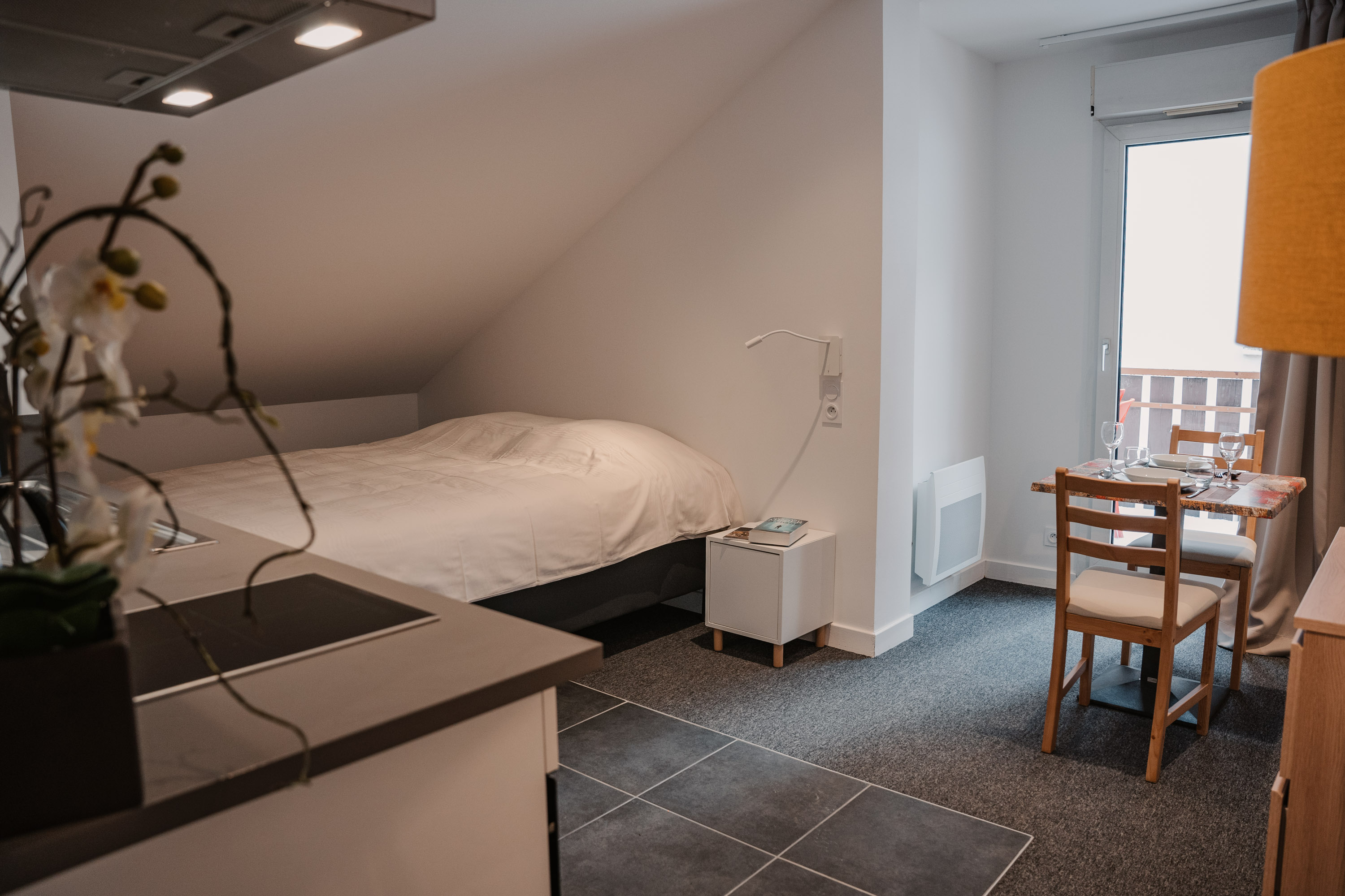 https://eureca-prod.alpine-collection.co/storage/app/media/Appartements/Studio-Moderne-x1p/A66-Eureca_Lodge-091221-Aline_Hudry-5.jpg