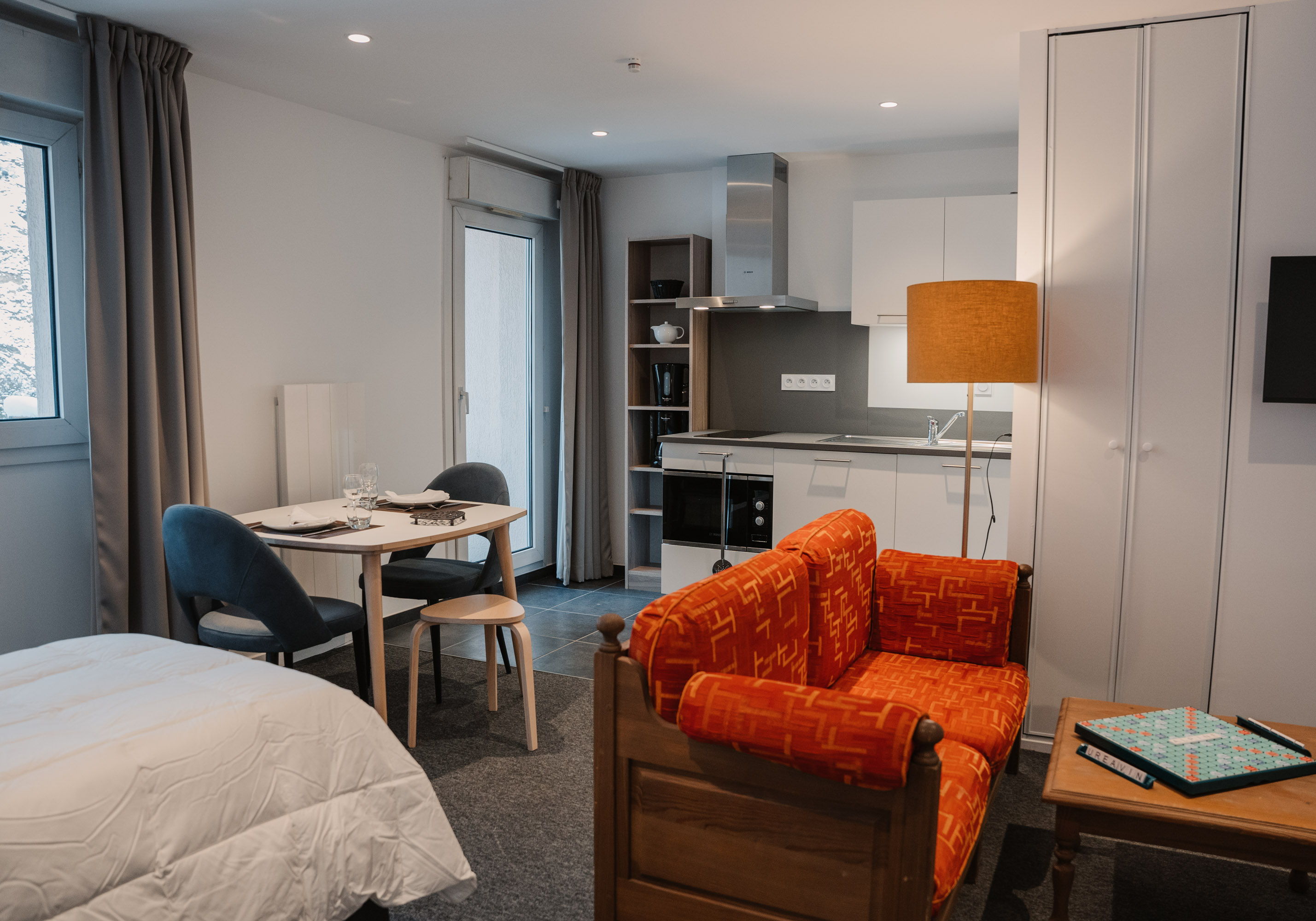 https://eureca-prod.alpine-collection.co/storage/app/media/Appartements/Studio-Moderne-x2p/B66-Eureca_Lodge-091221-Aline_Hudry-6.jpg